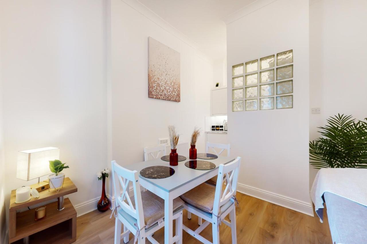 Park Lane Baker Street Apartment