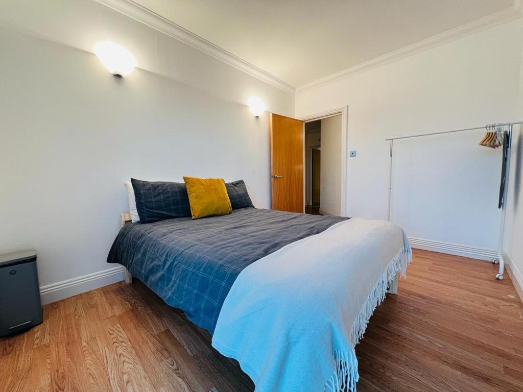 The Crossharbour Apartment *