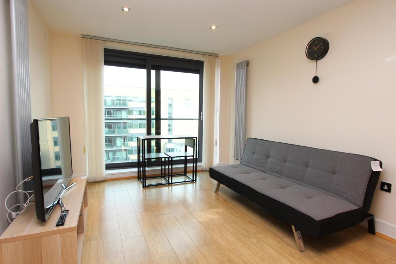 Lovely 2 Bedroom With Amazing Views In E14 *