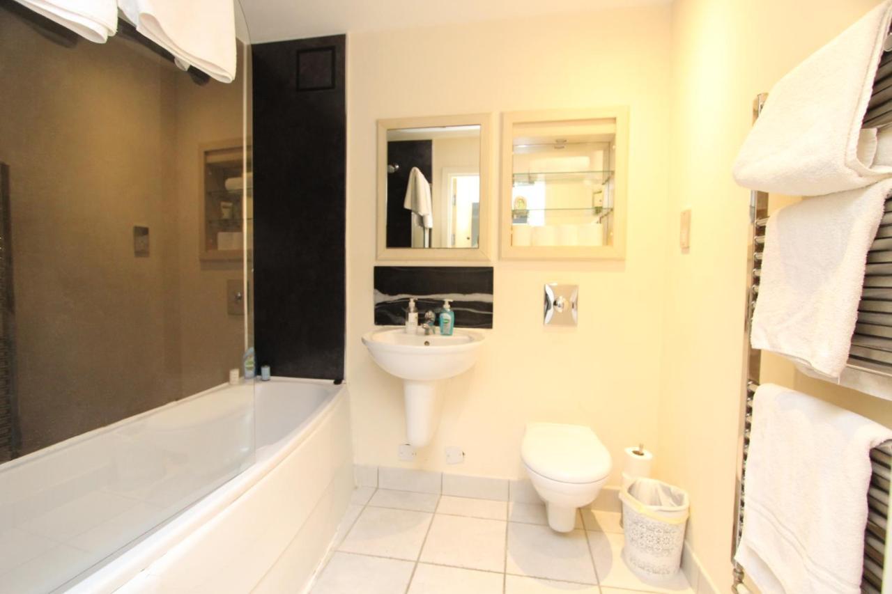 Lovely 2 Bedroom With Amazing Views In E14 *