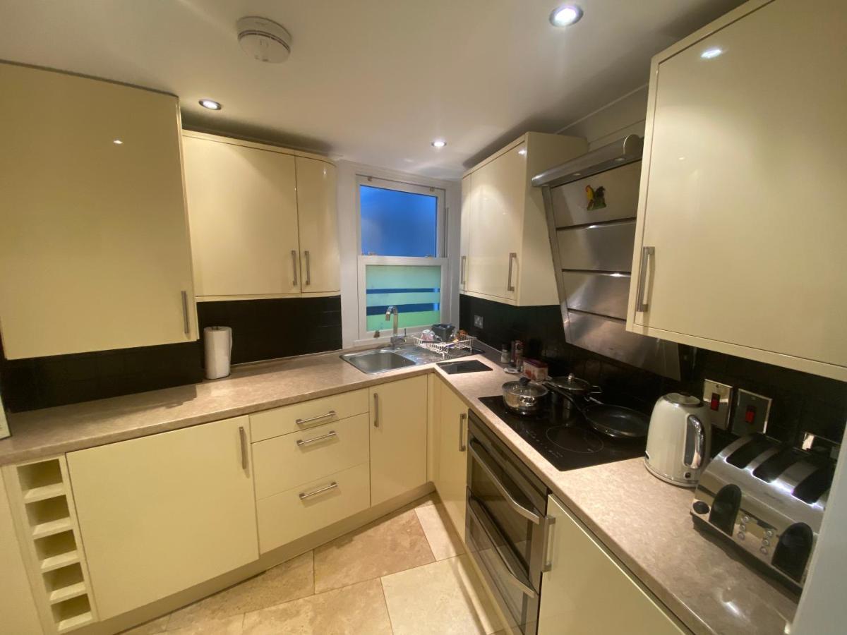 Lovely Entire 1 Bedroom Flat With Patio In Chiswick Superb Location Apartamento *