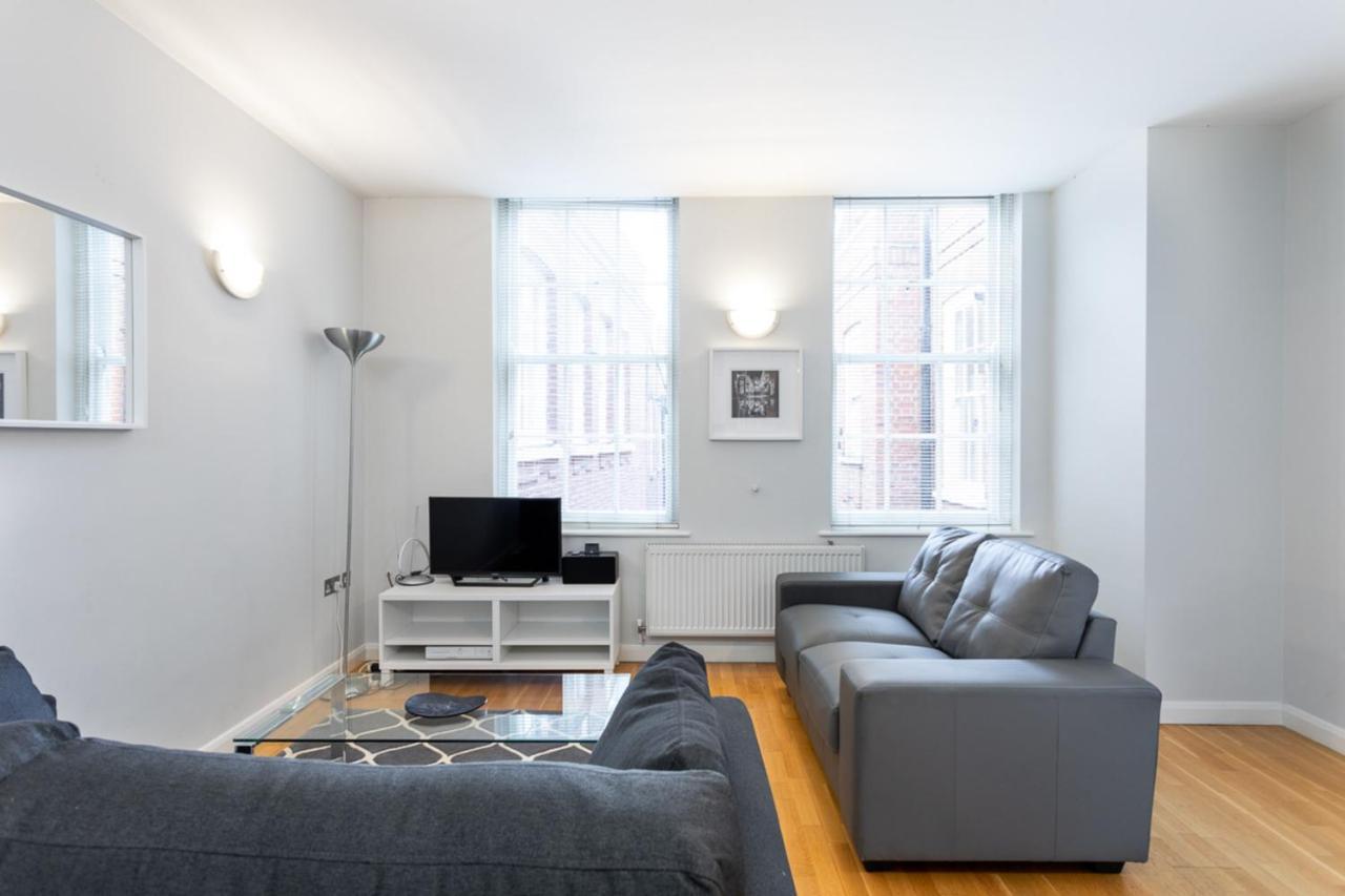 Groveland Court 1 Apartment London