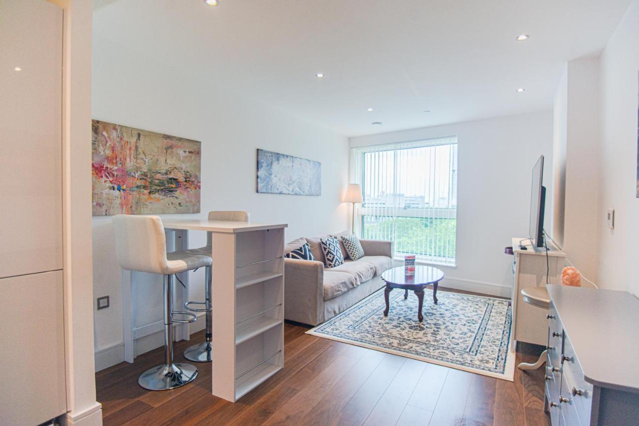 Stunning 1-bed In Lincoln Plaza Londres