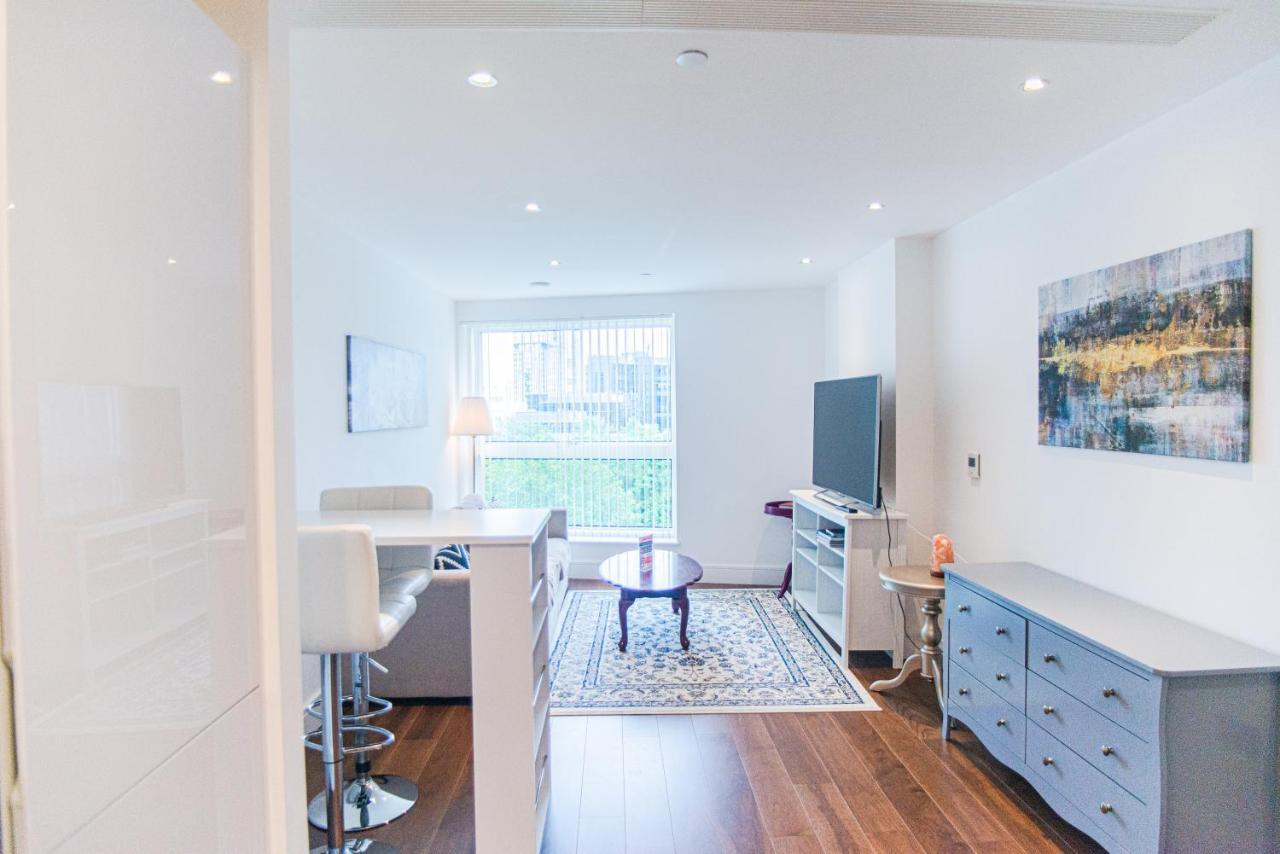 Stunning 1-bed In Lincoln Plaza Londres