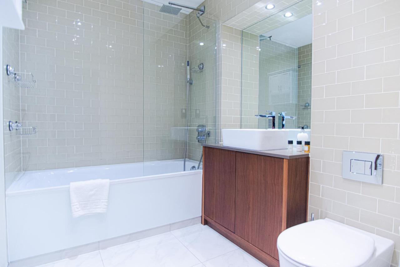 Stunning 1-bed In Lincoln Plaza Appartement Londres
