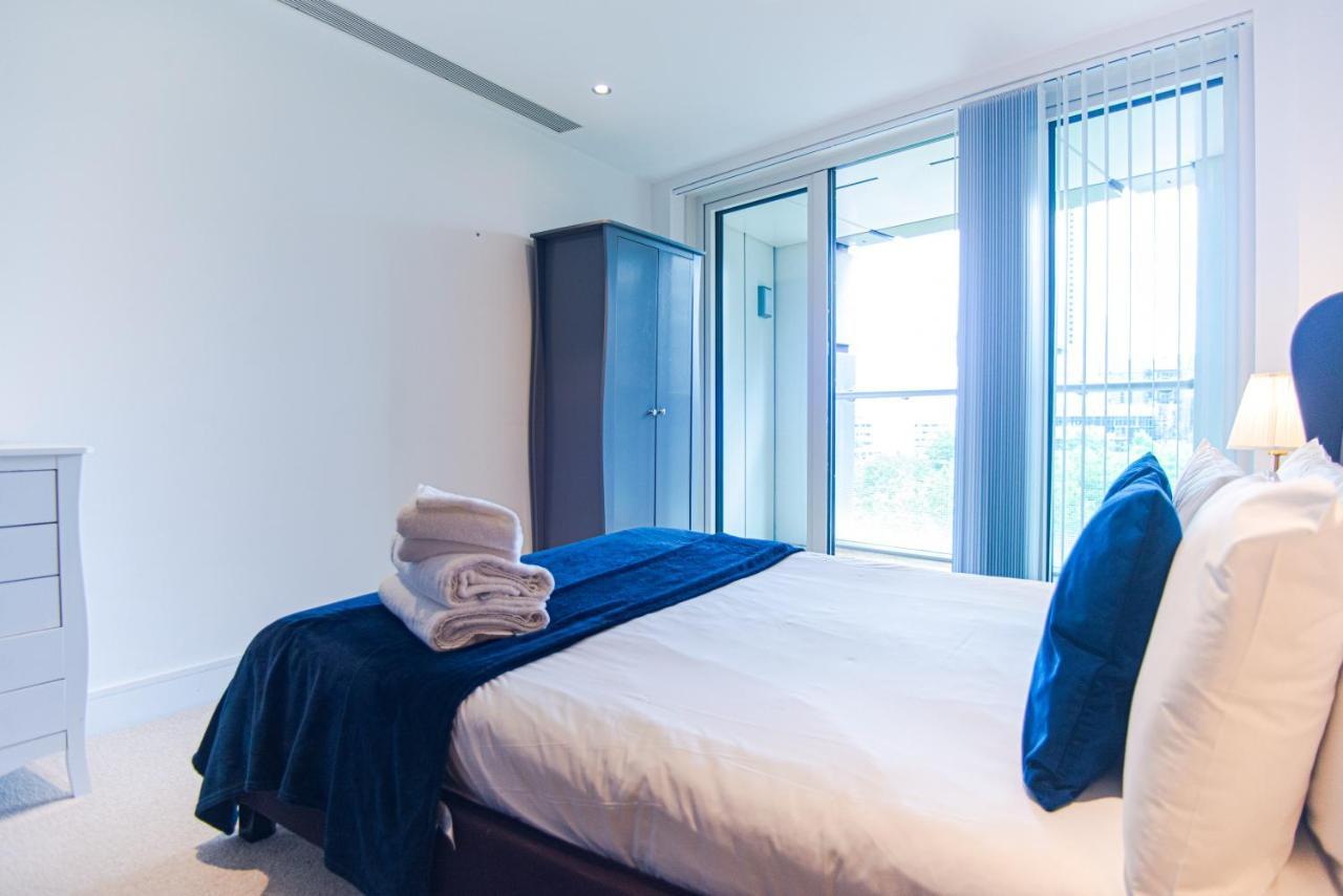 Stunning 1-bed In Lincoln Plaza Appartement Londres