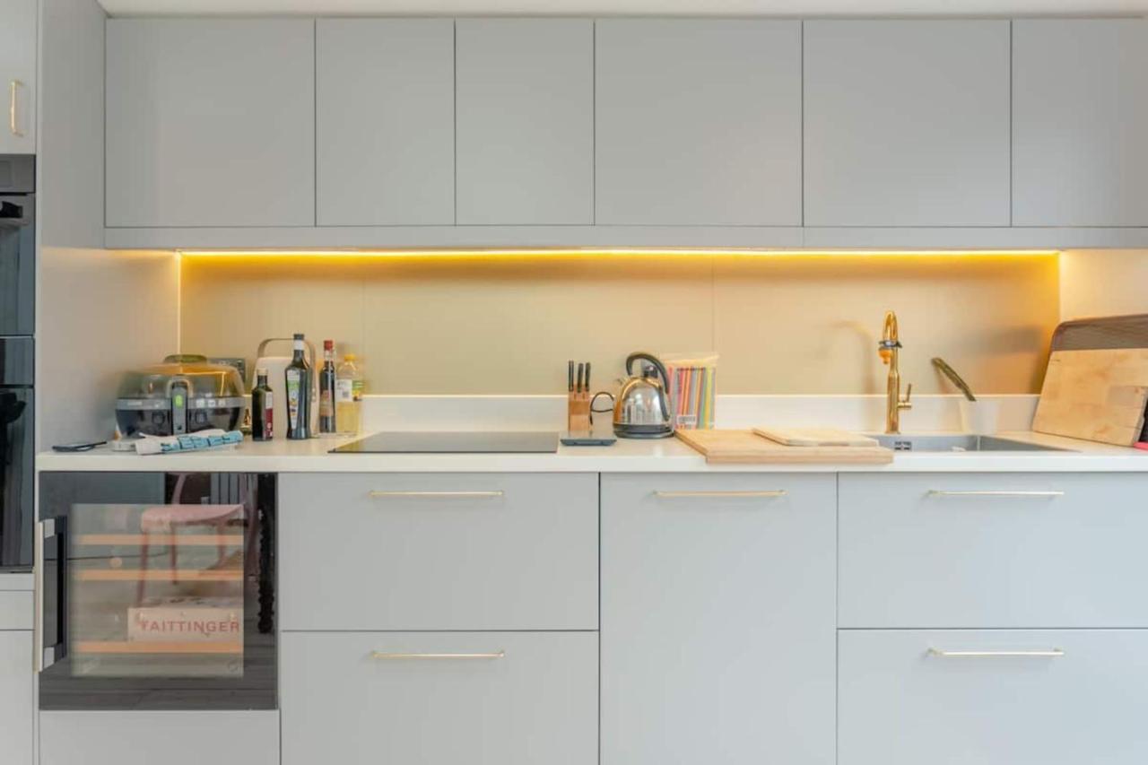 Apartamento Stylish 2 Bedroom In *