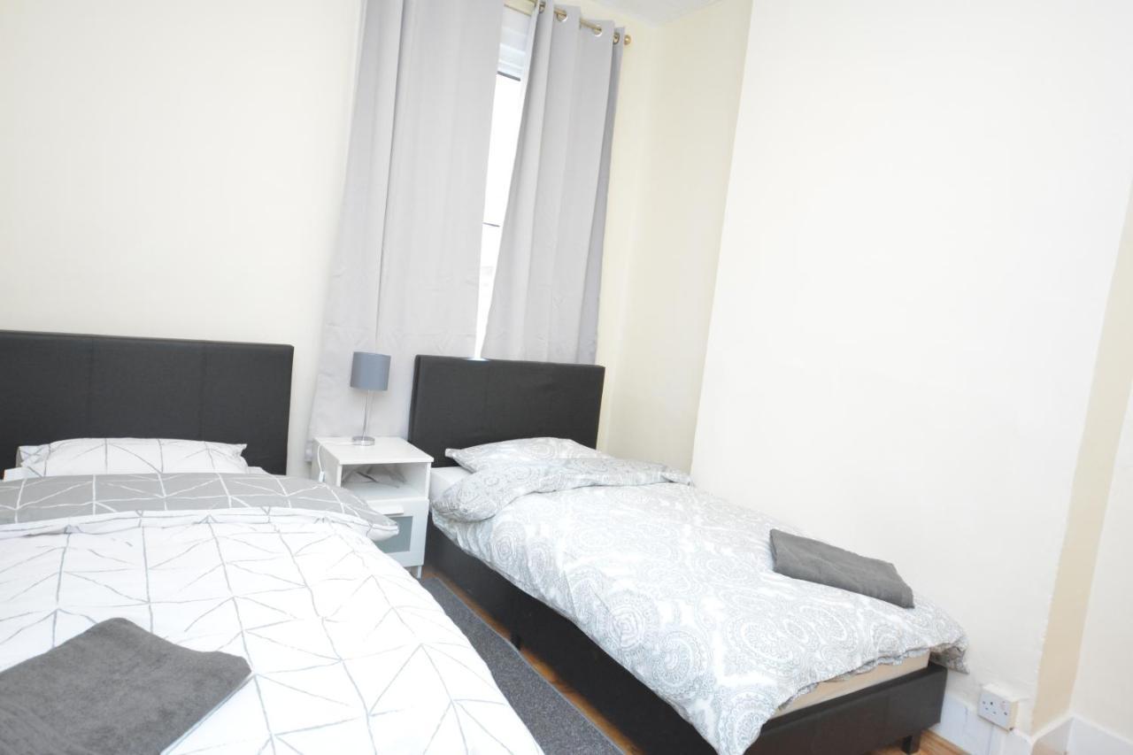 Сasa de vacaciones Cheerful 4 Bedroom House In Greater *