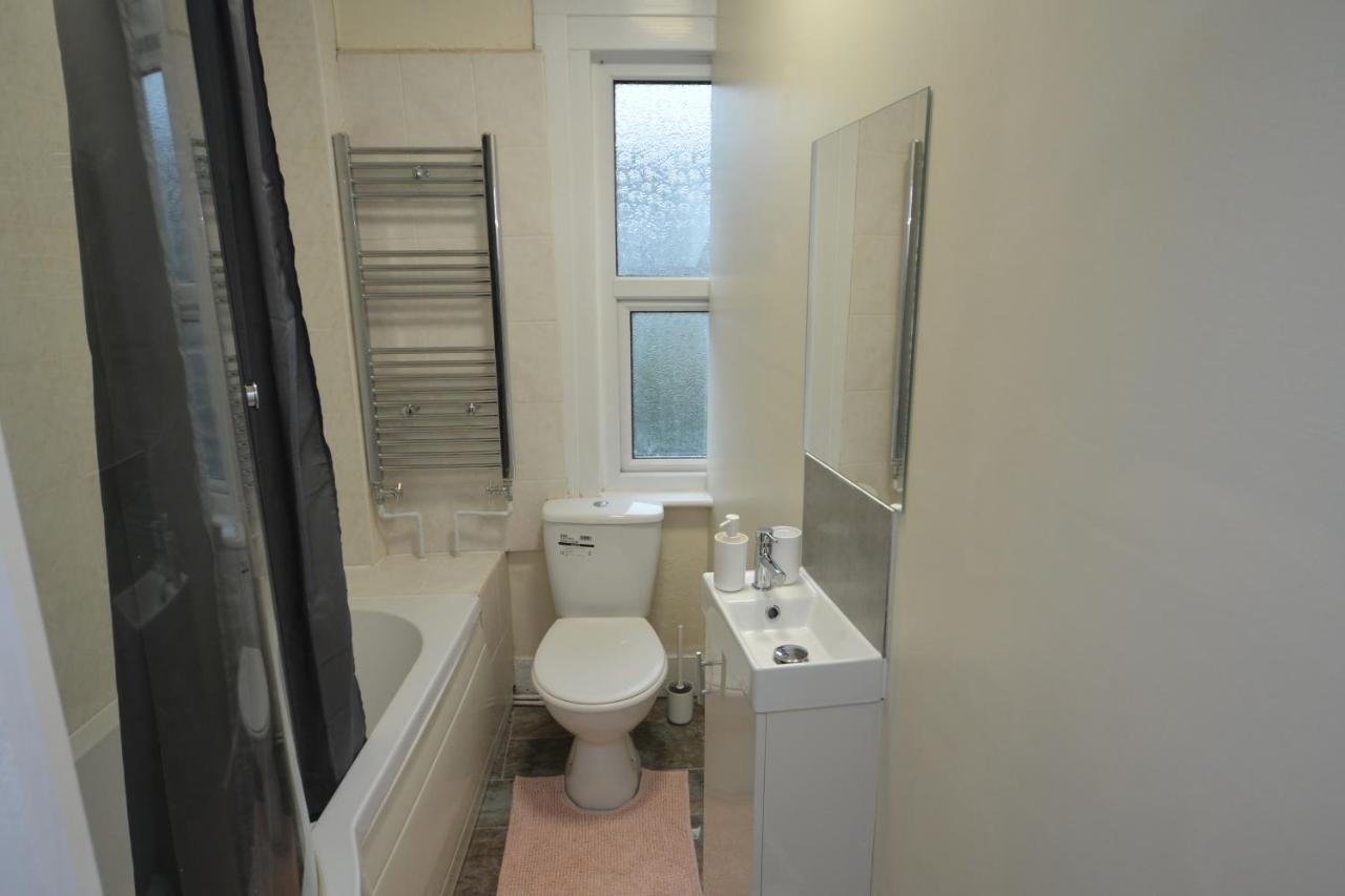 Cheerful 4 Bedroom House In Greater Holiday home London