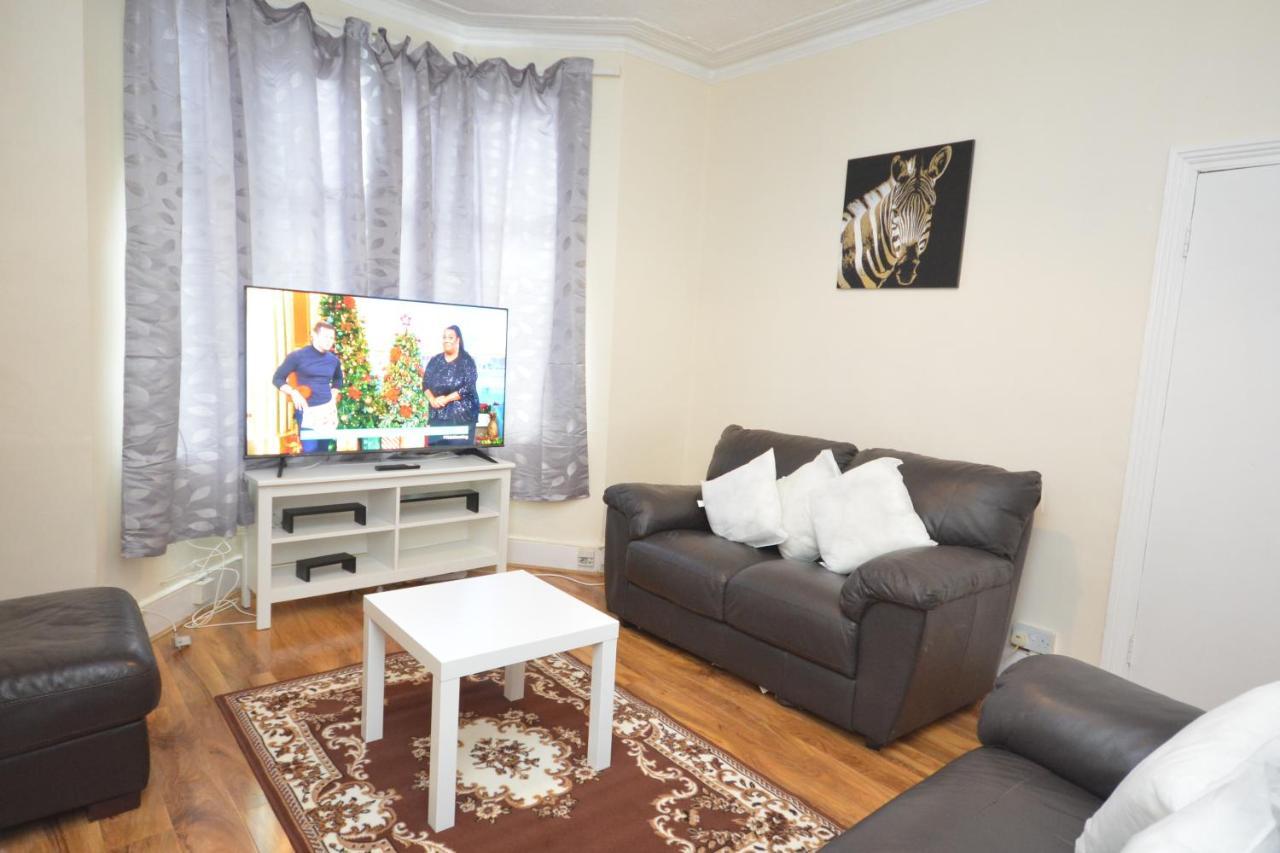 Cheerful 4 Bedroom House In Greater Holiday home