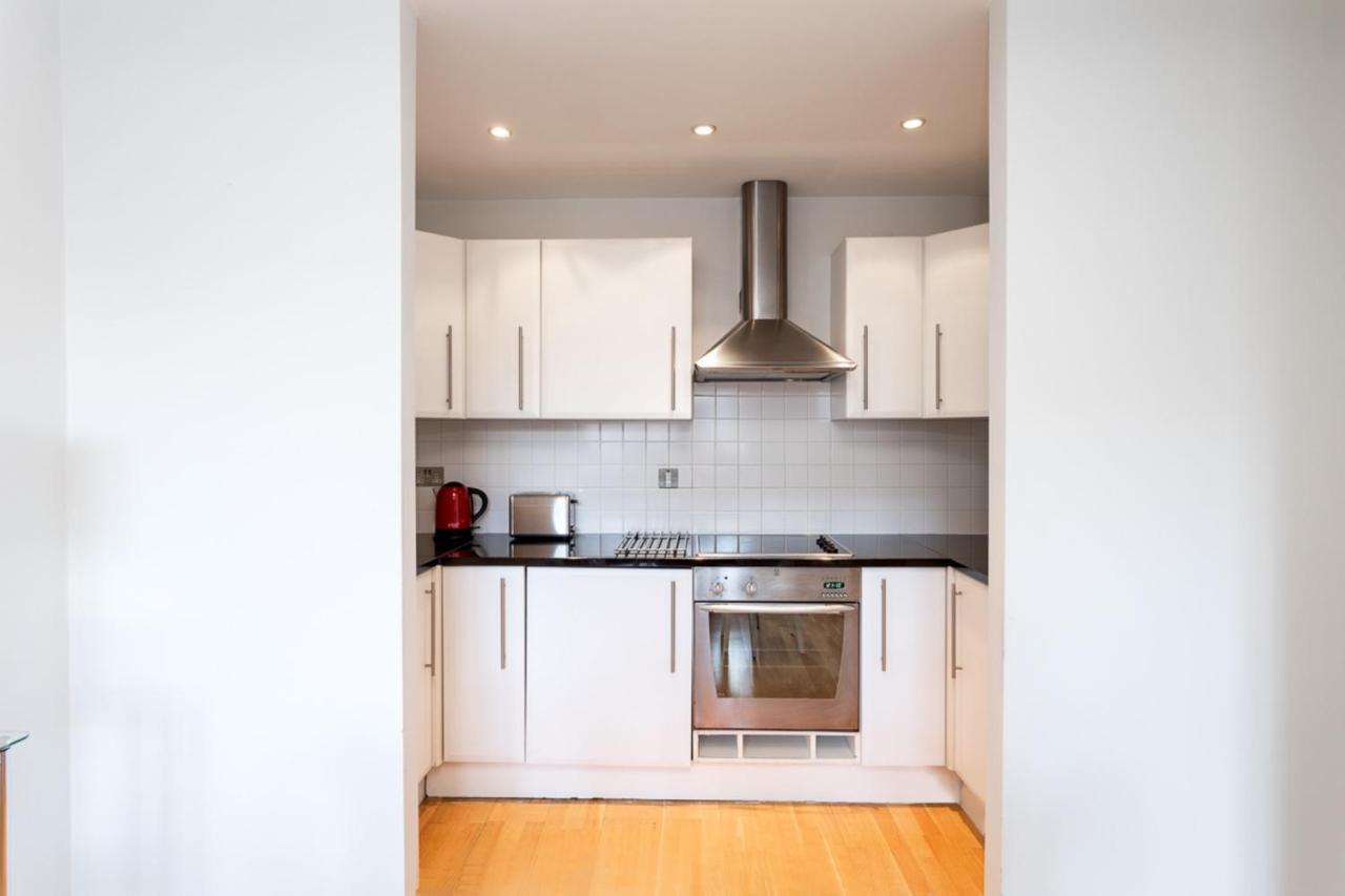 Groveland Court 1 Apartment London