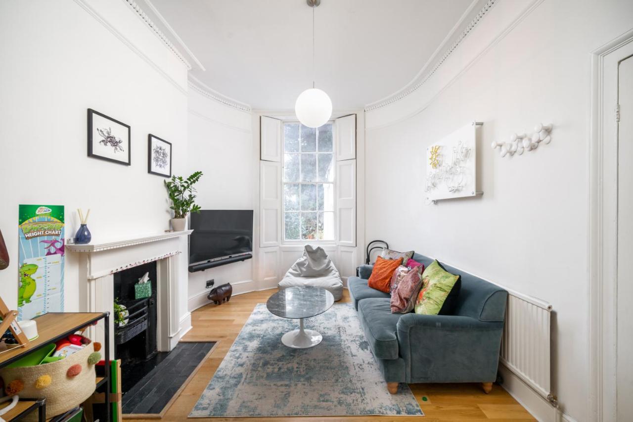 Apartamento Sleek Flat With Communal Courtyard Londres