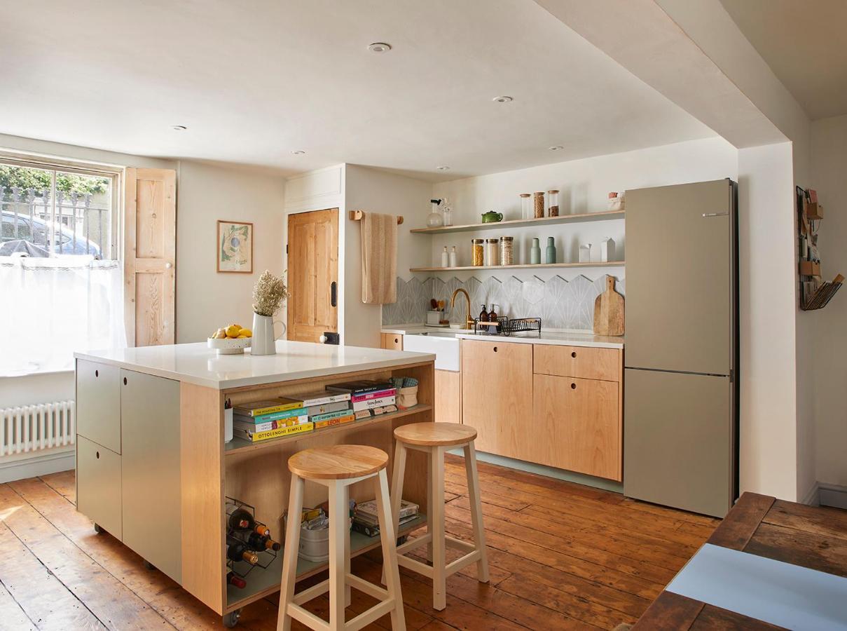 Joivy Stylish 2-bed House With Private Garden In Hackney * Londres