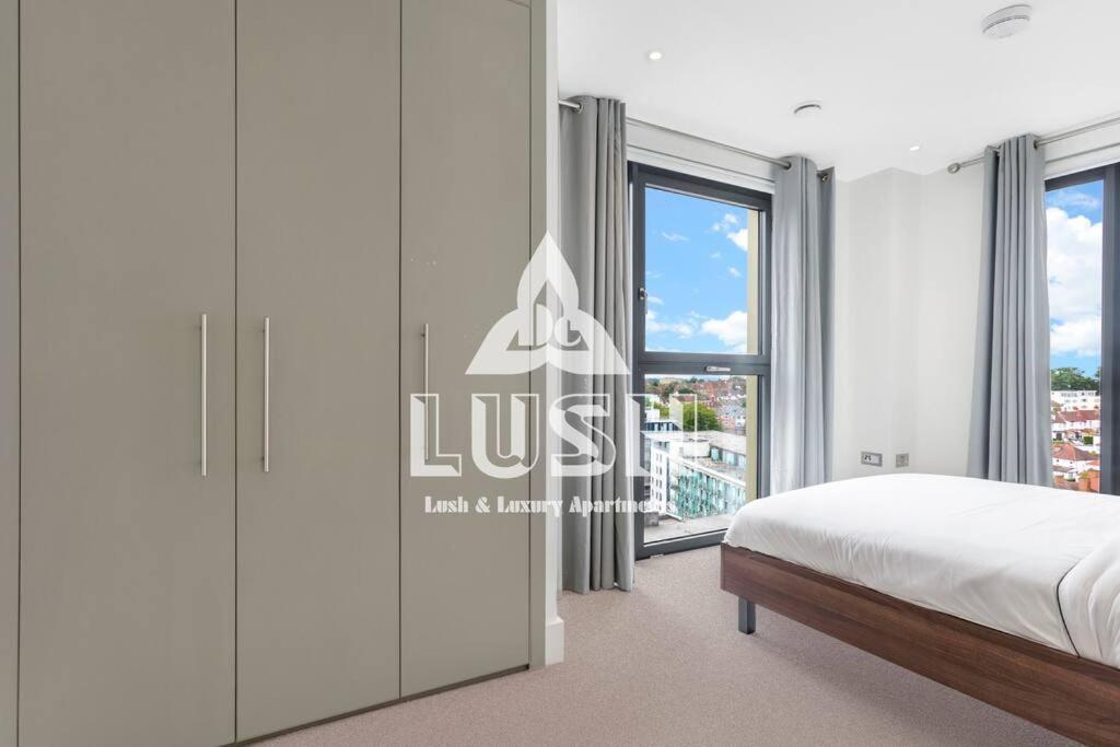 Apartamento Modern, Stylish Penthouse Next To Wembley Stadium!