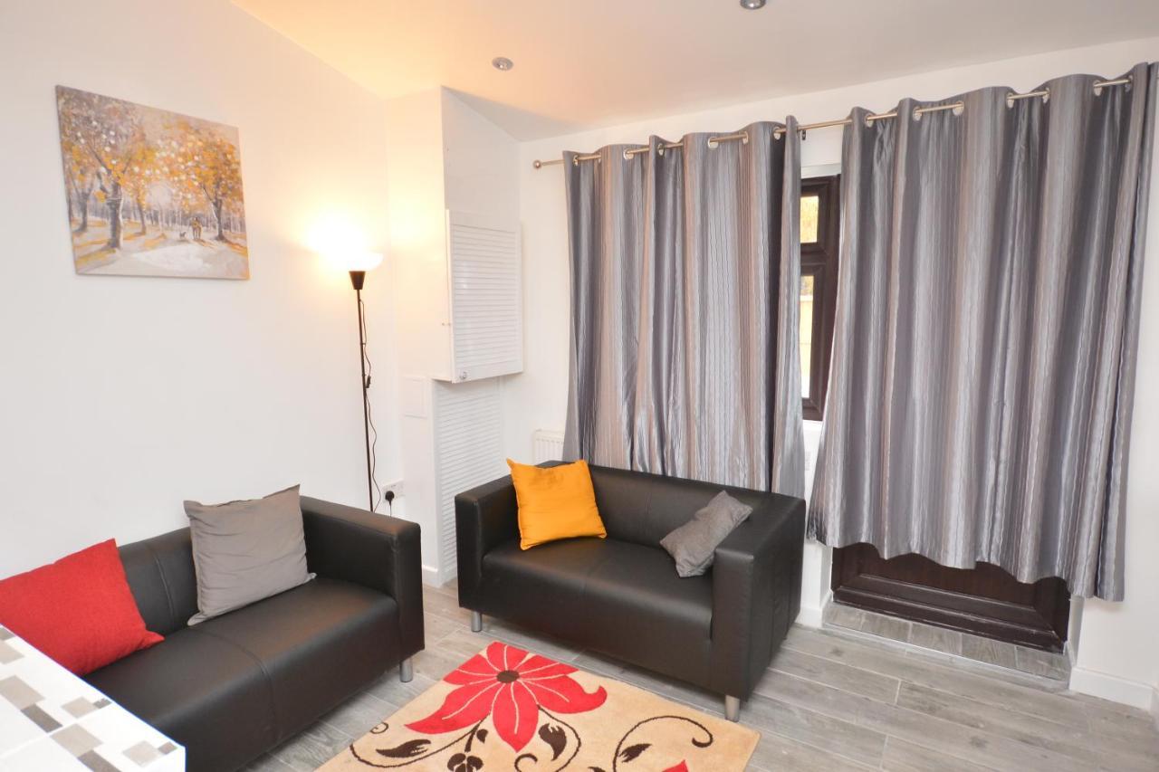 Newly Refurbished 3 Bedroom House * Londres