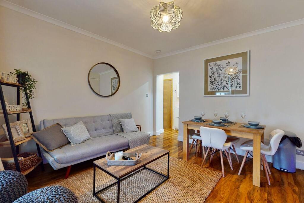 Hébergement de vacances Fantastic 2 Bedroom Flat Near To Notting Hill Londres