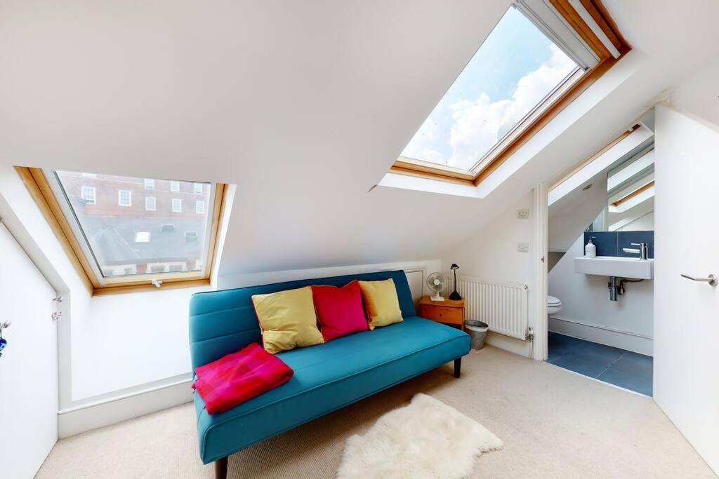 Superb 2 Bed Flat Next To Clapham South Station *