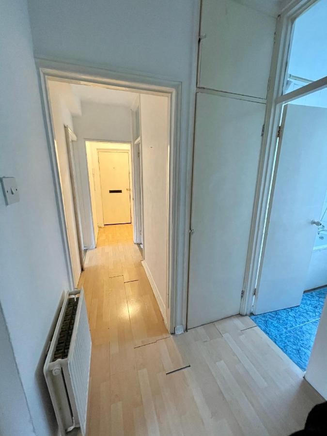 Centrally Located 2- Bedroom Apartment With Garden *