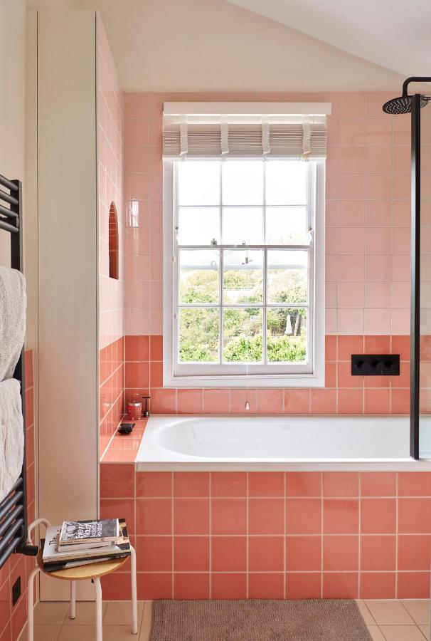 Joivy Stylish 2-bed House With Private Garden In Hackney *
