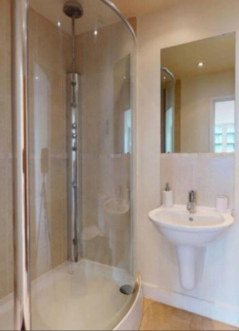 Apartment Lovely Waterfront Flat Canary Wharf Excel Centre London
