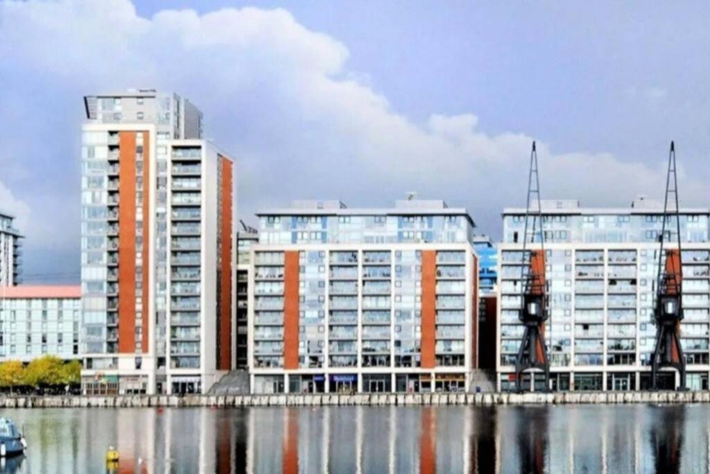 Apartment Lovely Waterfront Flat Canary Wharf Excel Centre *