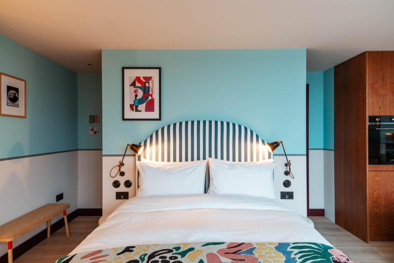 Room2 Chiswick Hometel