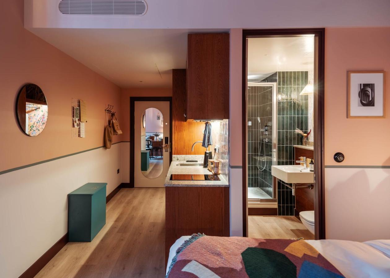 Room2 Chiswick Hometel Hotel 4*
