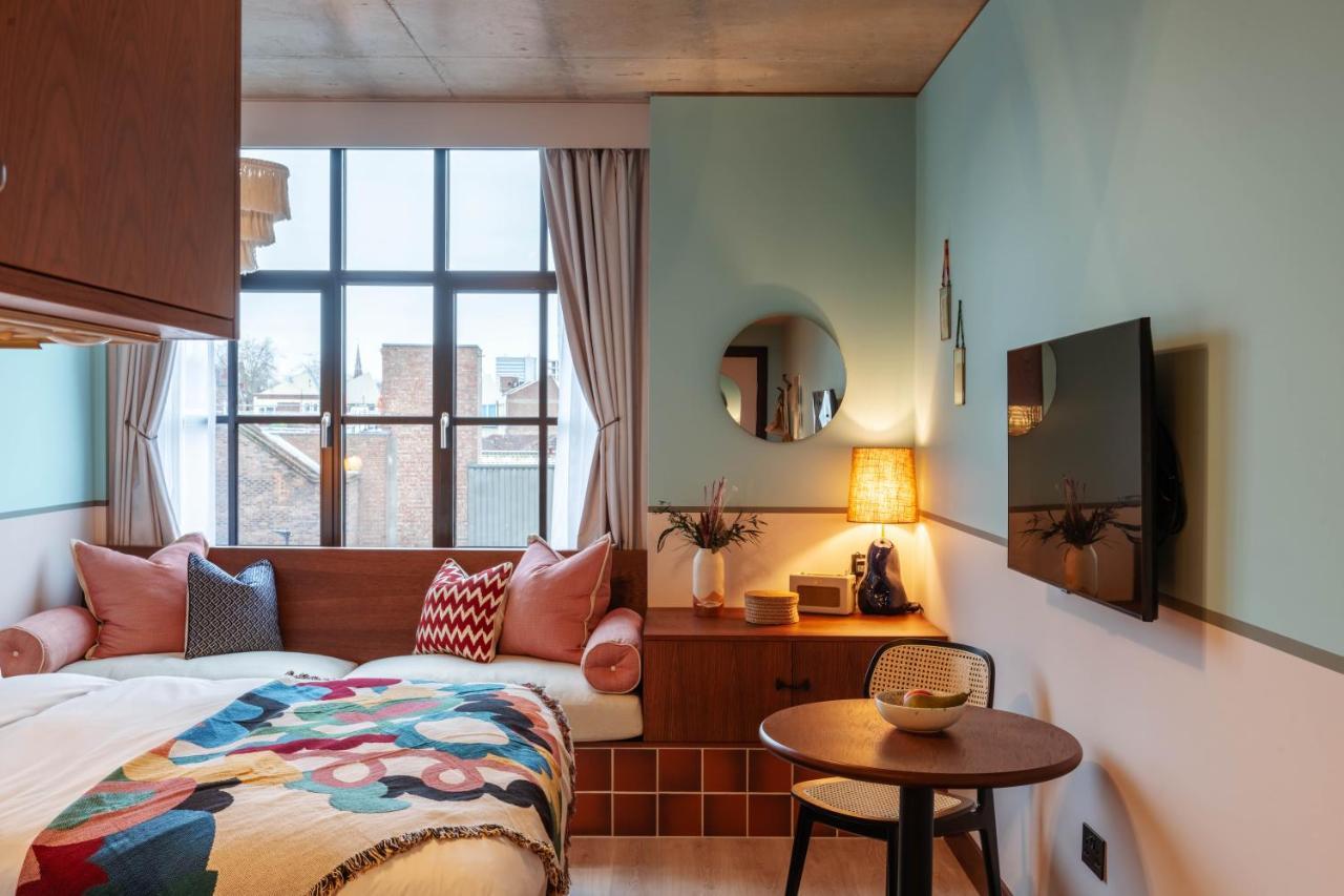 Room2 Chiswick Hometel 4*