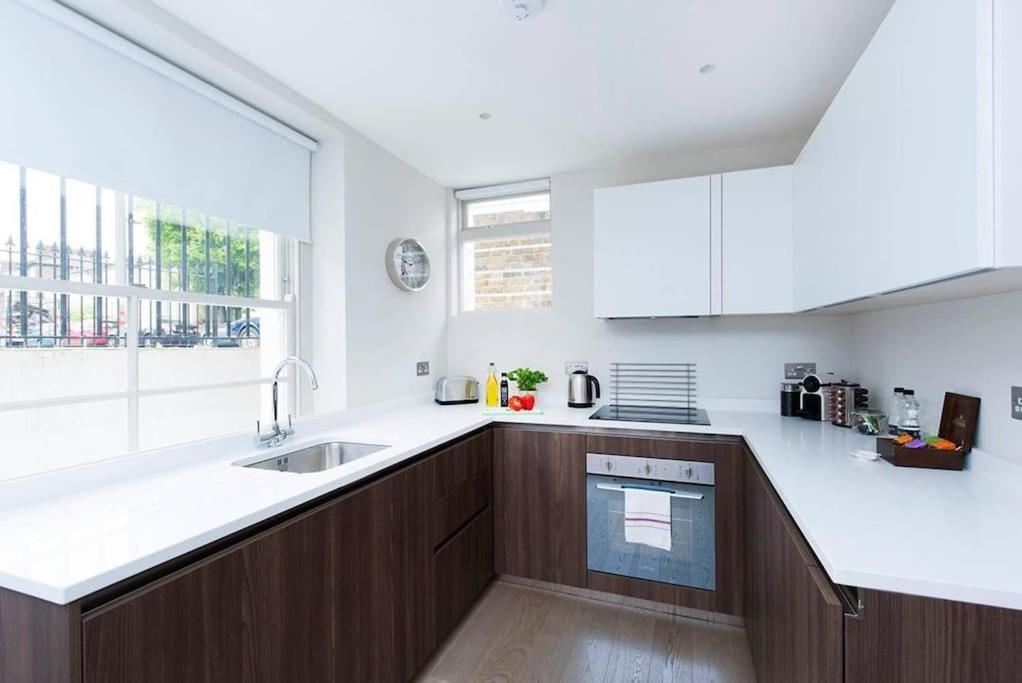 Beautiful 2br Flat With Free Parking In West Apartment