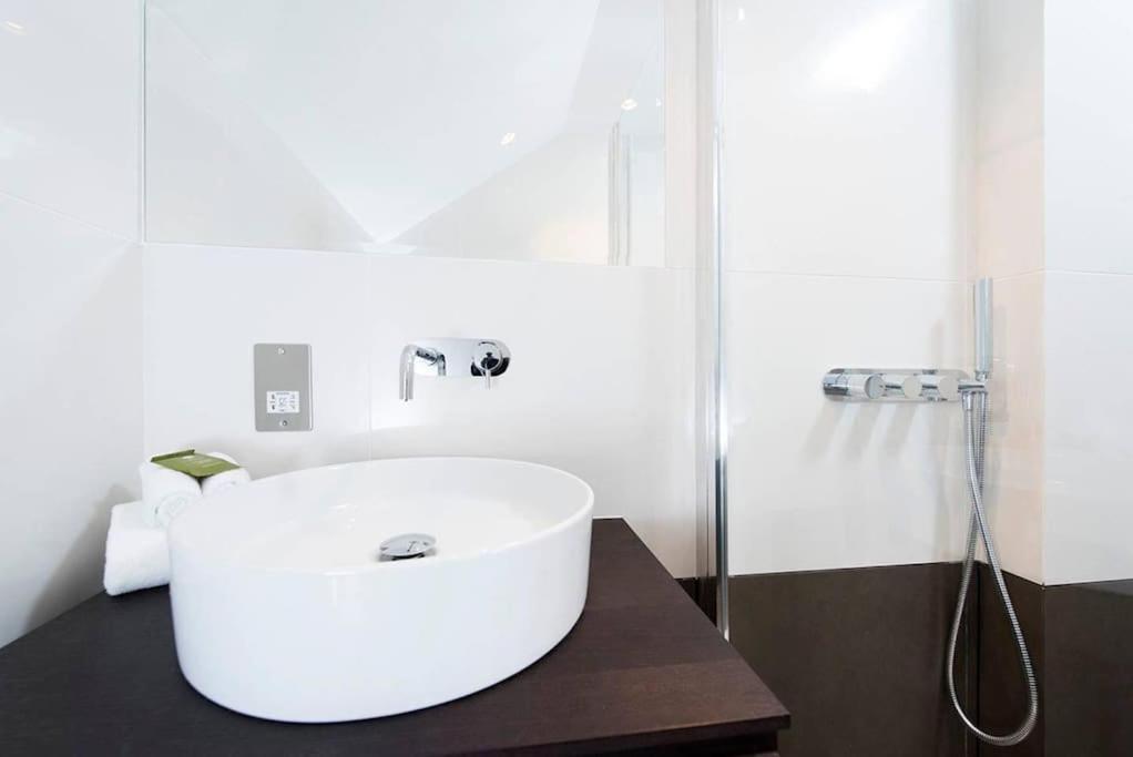 Apartamento Beautiful 2br Flat With Free Parking In West