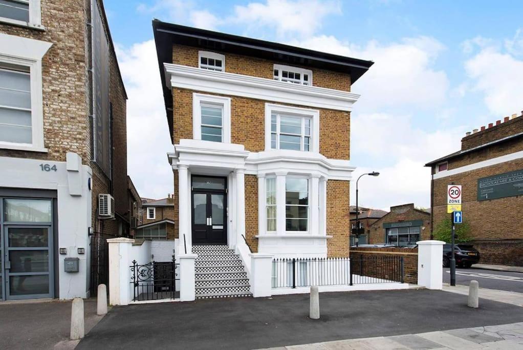 Beautiful 2br Flat With Free Parking In West