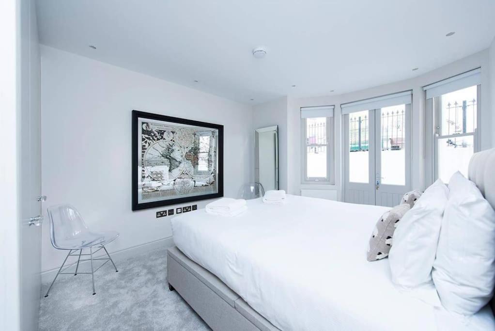 Beautiful 2br Flat With Free Parking In West Apartment