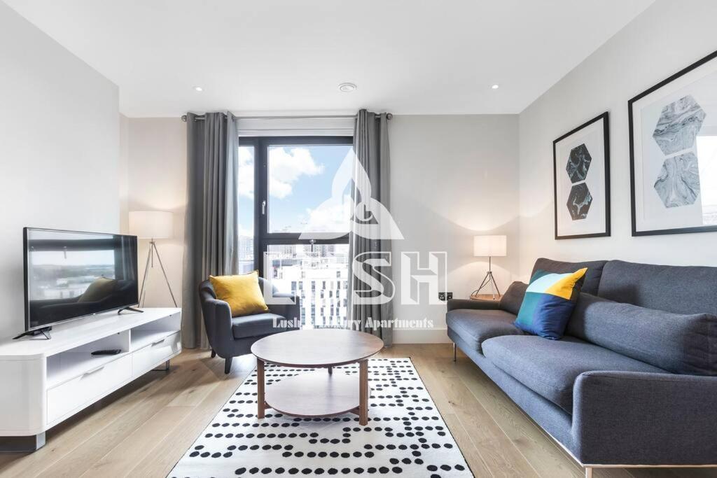 Modern, Stylish Penthouse Next To Wembley Stadium! Londres