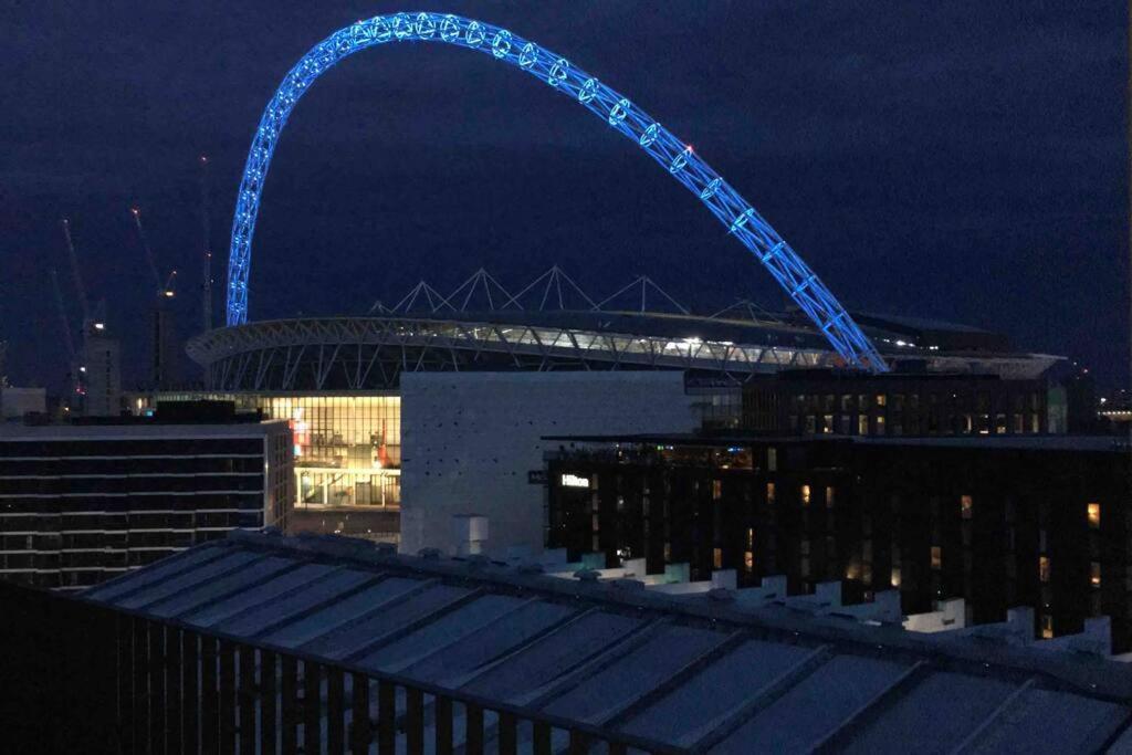 Modern, Stylish Penthouse Next To Wembley Stadium! * Londres