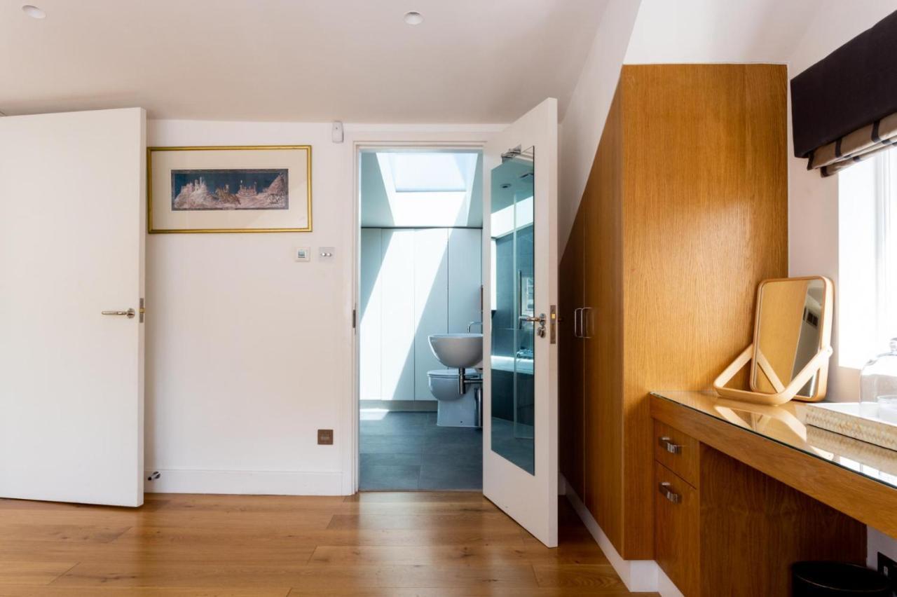 New Stunning 5bd Mews House Casa de Férias Londres