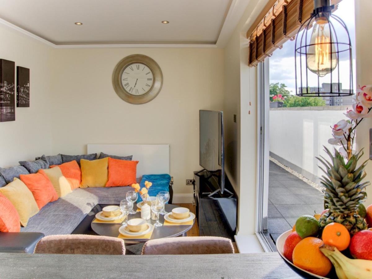 Pass The Keys Lovely 2-bedroom Flat With Balcony And Great Views Londres