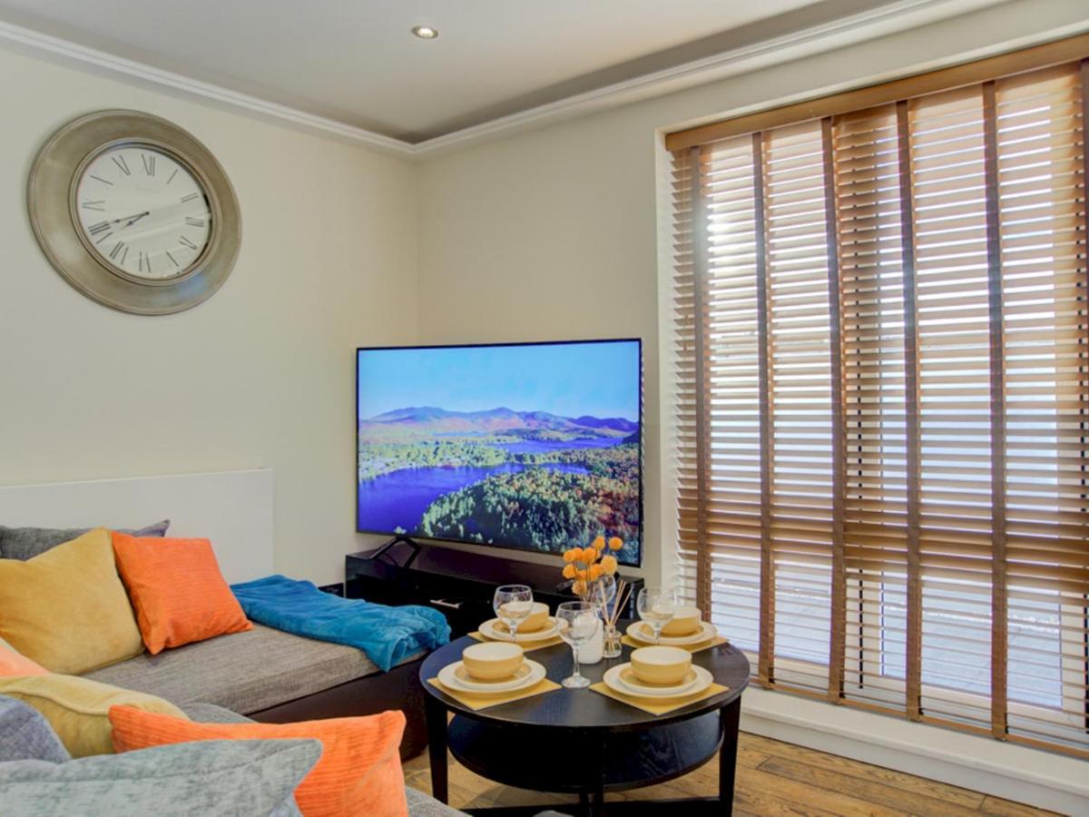 Pass The Keys Lovely 2-bedroom Flat With Balcony And Great Views Londres