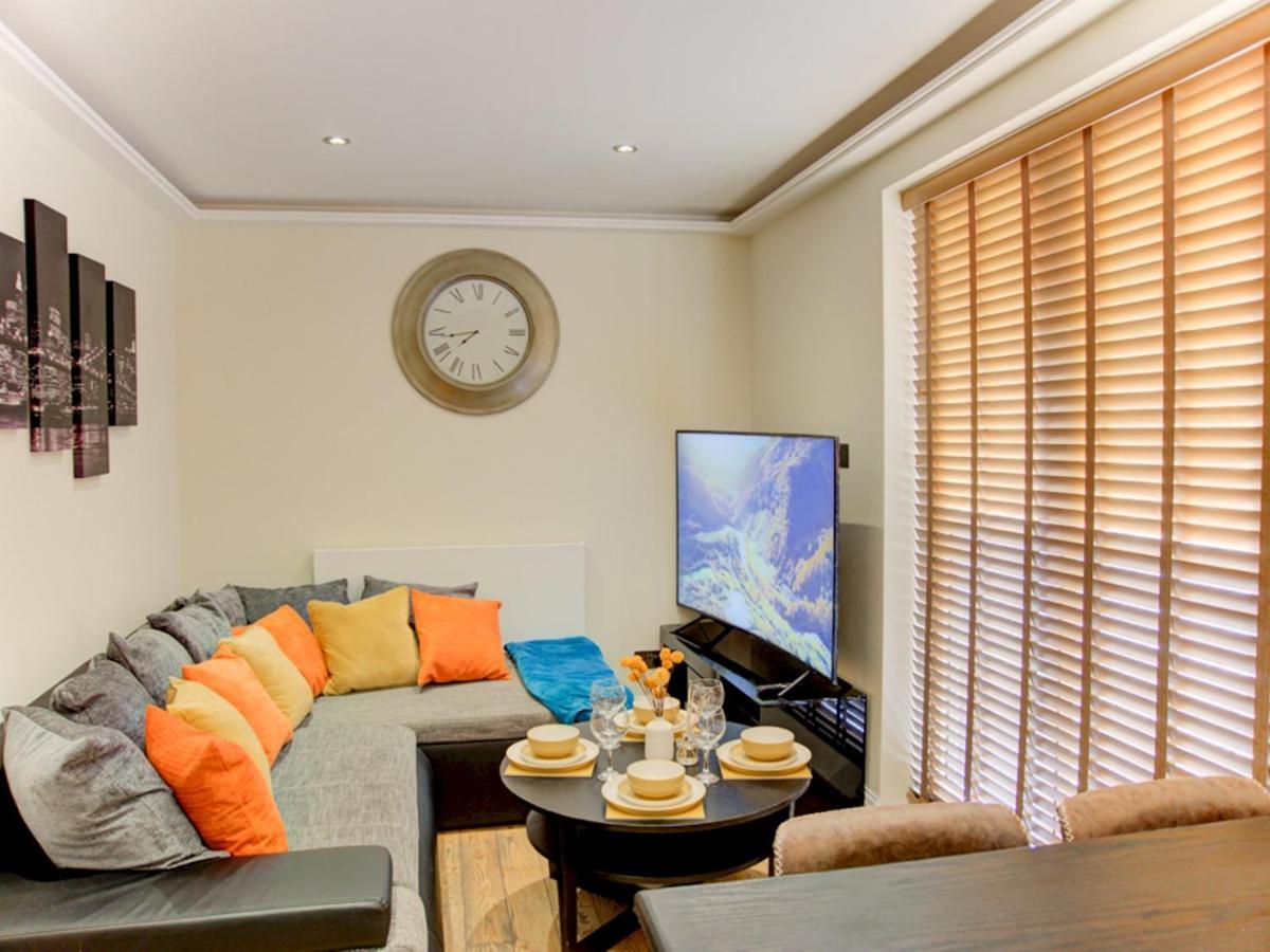 Apartamento Pass The Keys Lovely 2-bedroom Flat With Balcony And Great Views Londres
