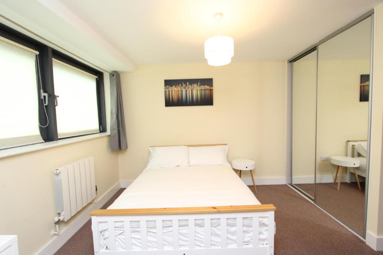 Lovely 2-bedroom In Docklands, E14 Apartamento *