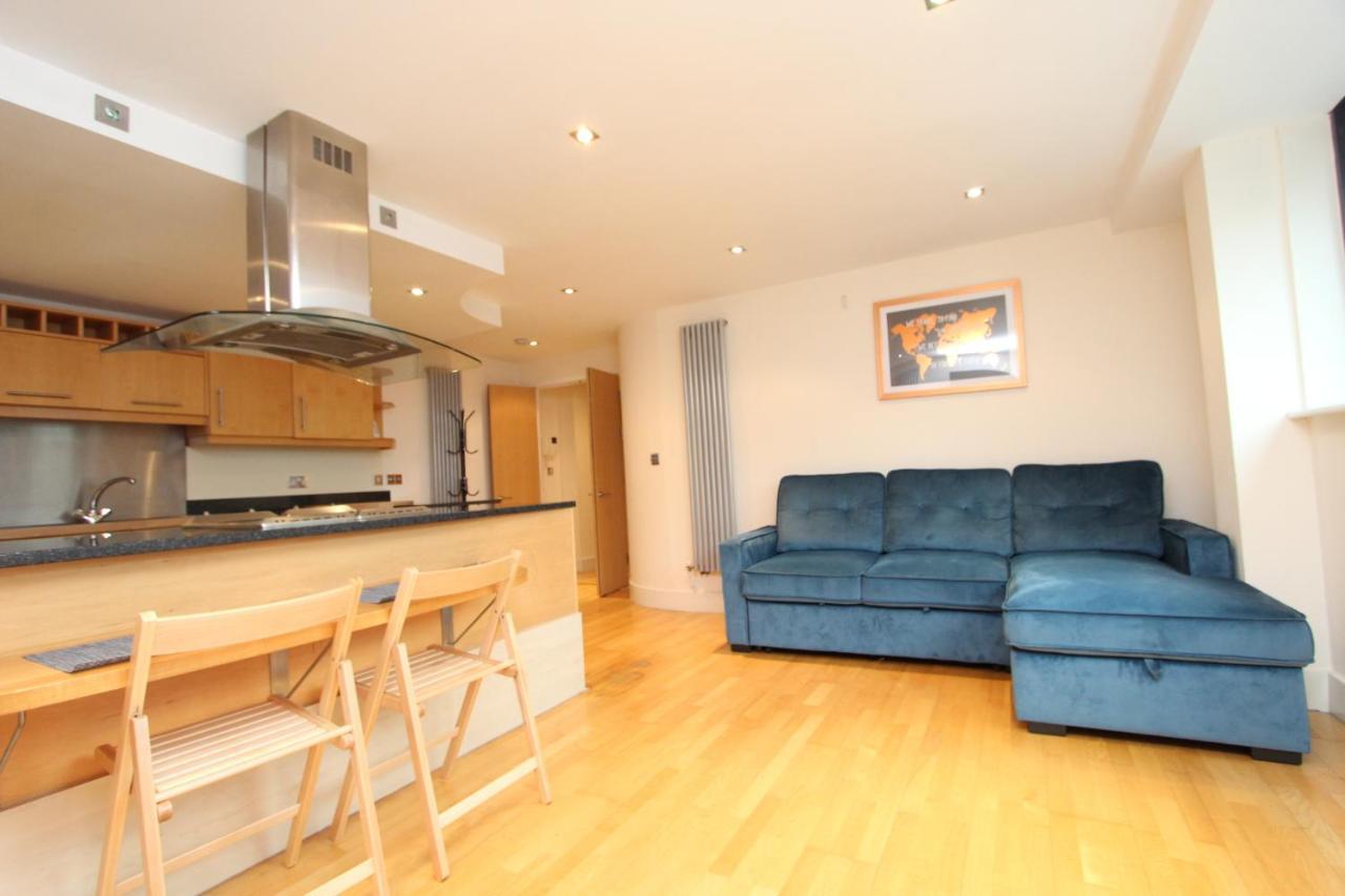 Apartamento Lovely 2-bedroom In Docklands, E14 Londres