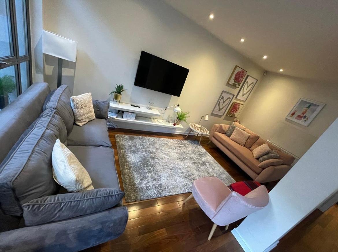 Large American Loft Style Close To Centre Apartment