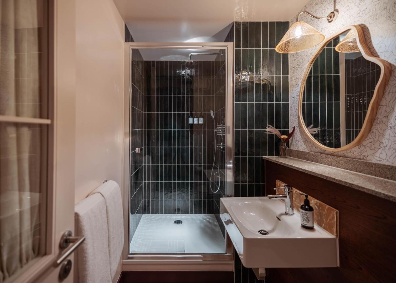 Room2 Chiswick Hometel 4* London