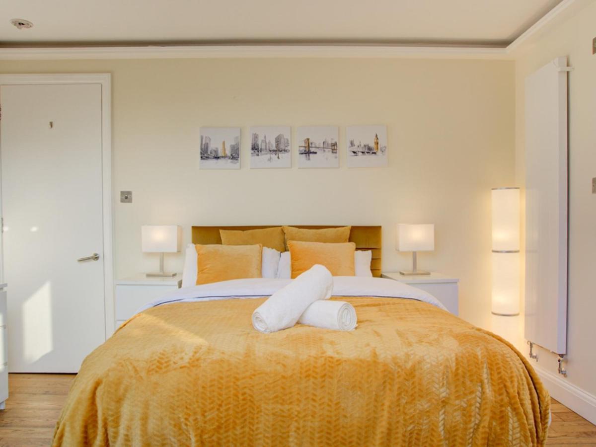 Apartamento Pass The Keys Lovely 2-bedroom Flat With Balcony And Great Views Londres