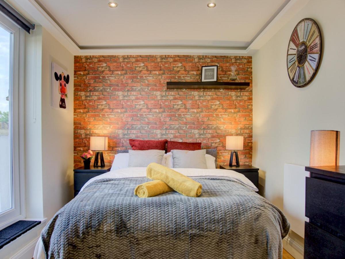 Pass The Keys Lovely 2-bedroom Flat With Balcony And Great Views