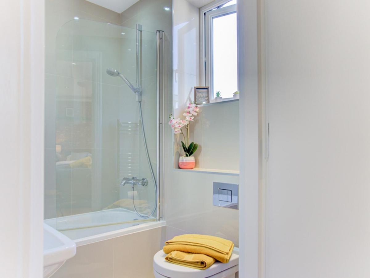 Pass The Keys Lovely 2-bedroom Flat With Balcony And Great Views