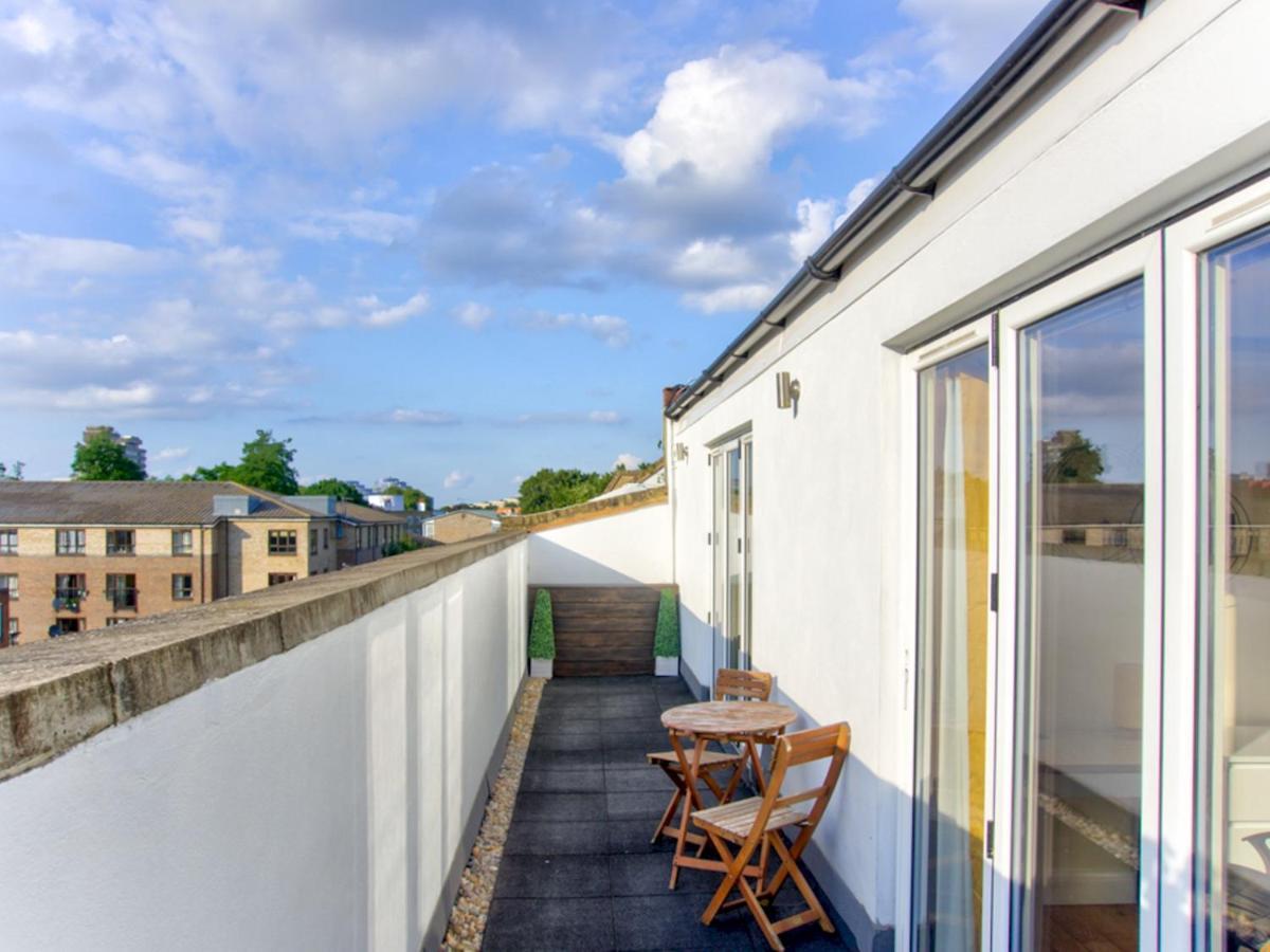 Apartamento Pass The Keys Lovely 2-bedroom Flat With Balcony And Great Views Londres