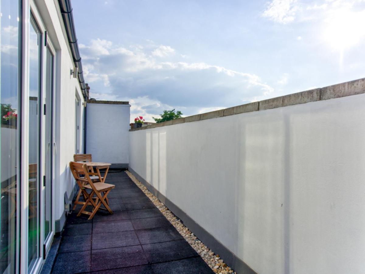Pass The Keys Lovely 2-bedroom Flat With Balcony And Great Views