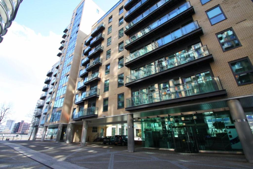 Lovely 2-bedroom In Docklands, E14