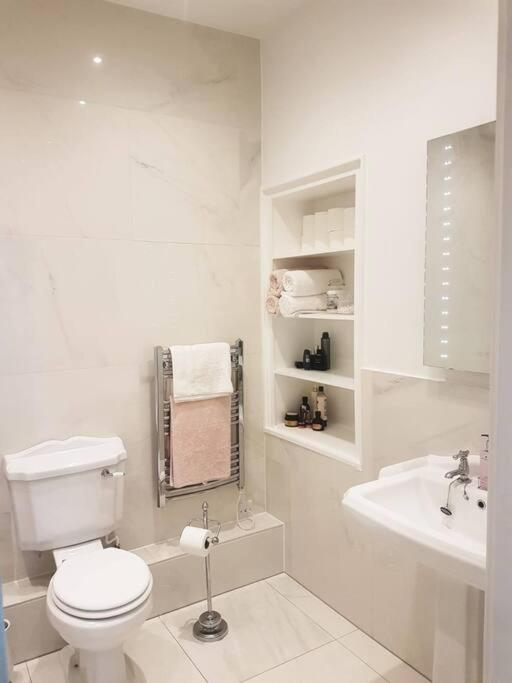 Spacious In The Heart Of Camden Town Appartement Londen