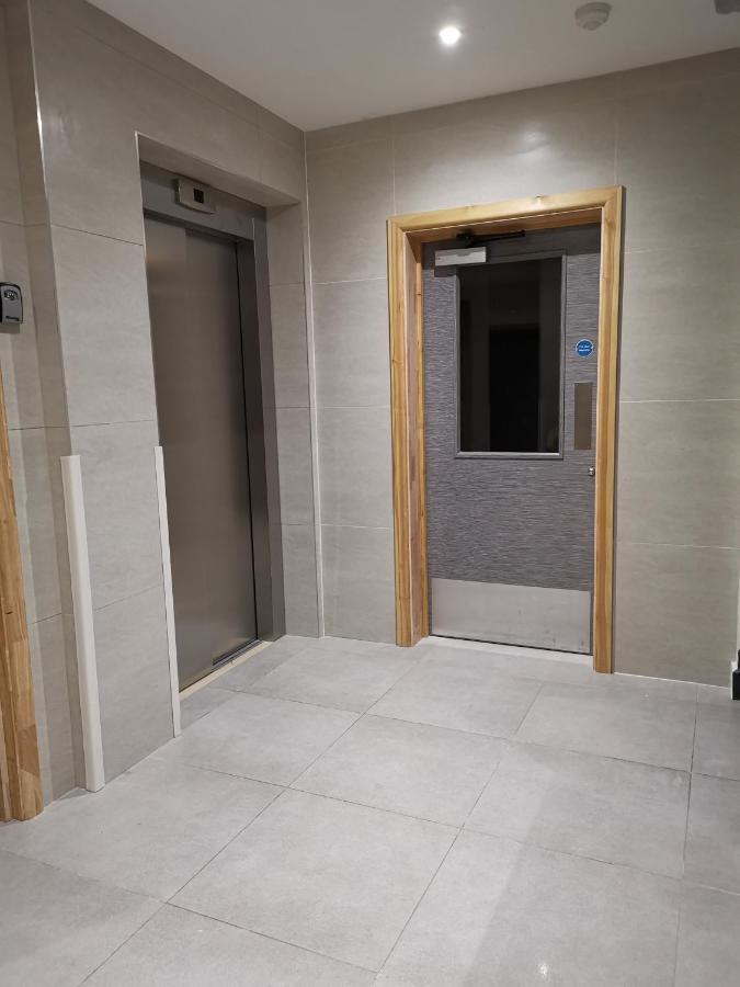 Ambar Jadwin Marahanata Londres